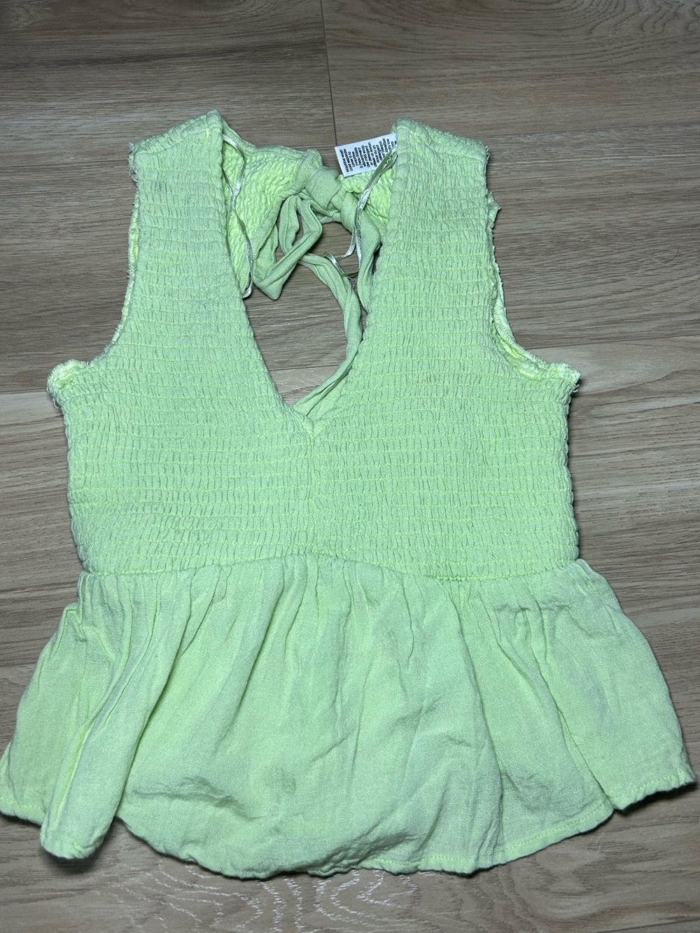Women's Smocked Tie-Back Peplum Tee - Light Lime